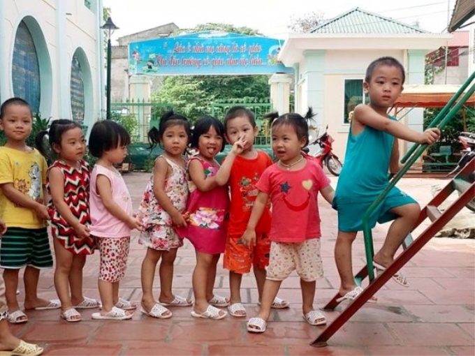 Giờ sinh hoạt ngoài trời của học sinh trường Mầm non Văn Khê, Hà Đông, Hà Nội. (Ảnh: Mai Hiên/Vietnam+)